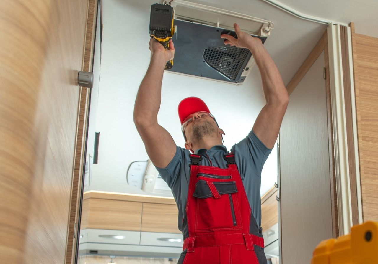 RV owners dealing with AC failure during hot Florida weather