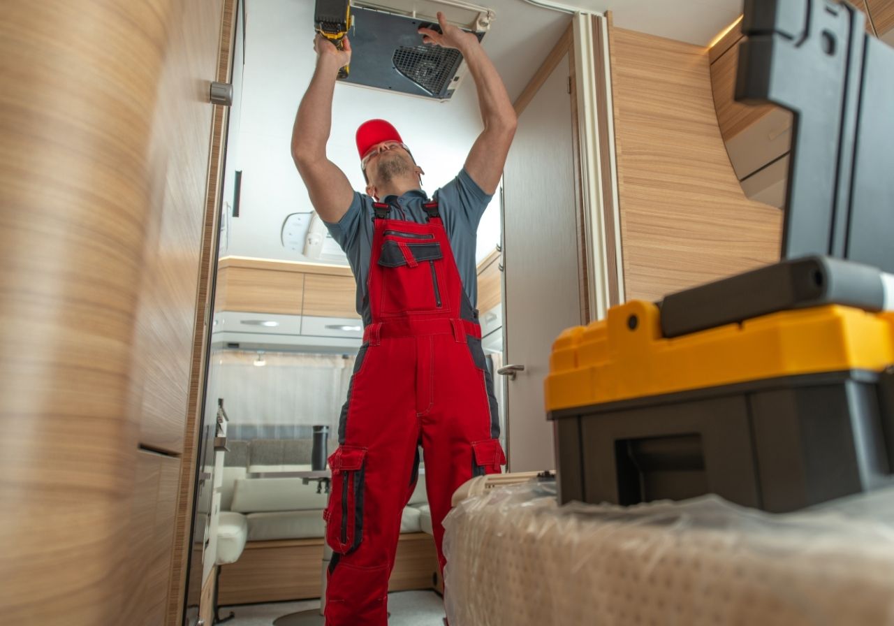 Friendly RV air conditioner technician providing mobile service in Central Florida